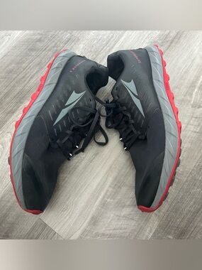 Men’s Altra Superior 5 Black Tennis Shoes Size 11.5